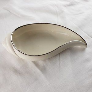 LENOX Ivory Sea, Sand and Sky Shell Treat Dish